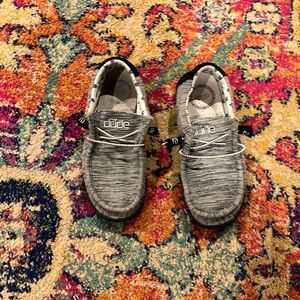 USED SIZE 3 BOYS HEY DUDE